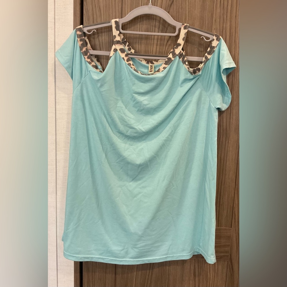 Grecerelle Womens Blue Cold Shoulder Tee  W/ Animal Print Trim Size M